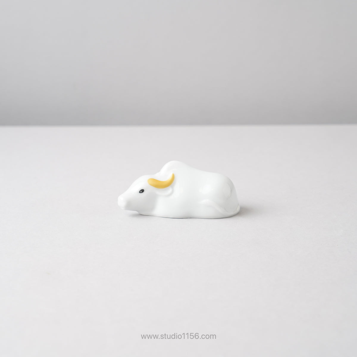 有田焼 干支置物 丑 7.5cm [オリジナル木台付]