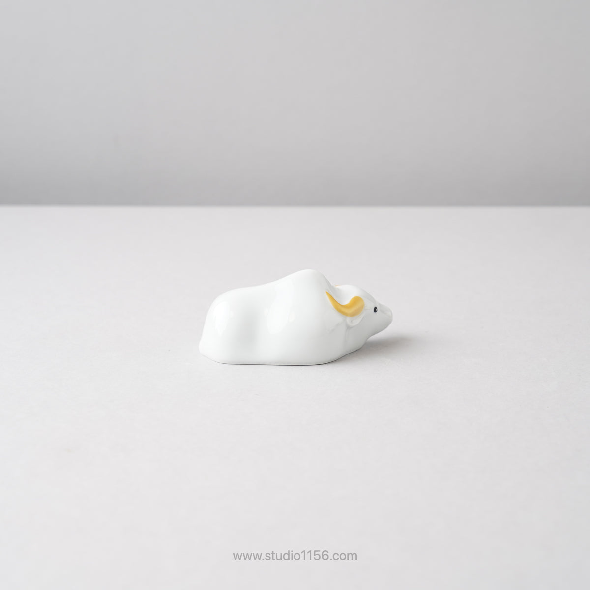 有田焼 干支置物 丑 7.5cm [オリジナル木台付]